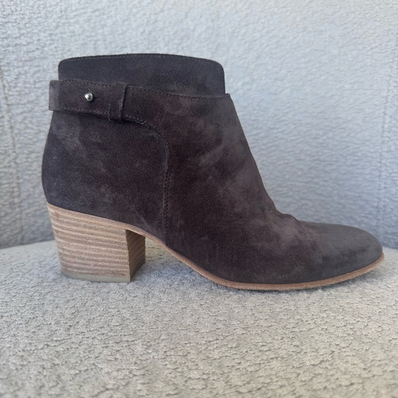 VINCE Harriet Dark Brown Suede Ankle Booties with Block Heel Size 7 - Picture 1 of 11